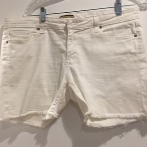 White Jean. Shorts
